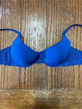 aerie t shirt bra Underwire Molded Cups Lace Wings 34D